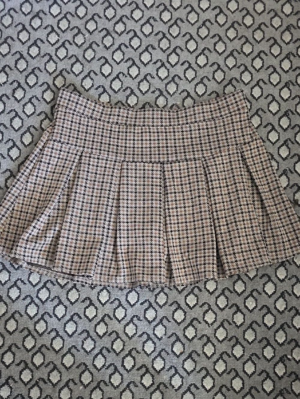 American Eagle Outfitters Plaid Pleated Mini Skirt in Beige and Black
